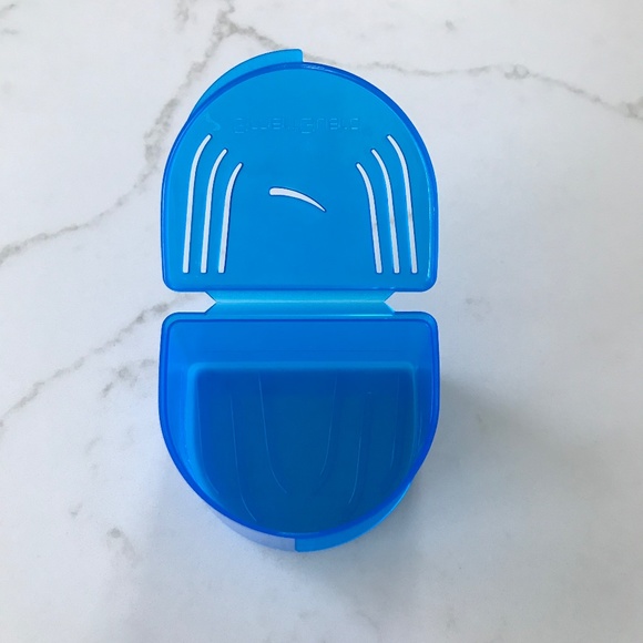 Bite Guard Retainer Container Blue with Air Vents NEW - Picture 2 of 2